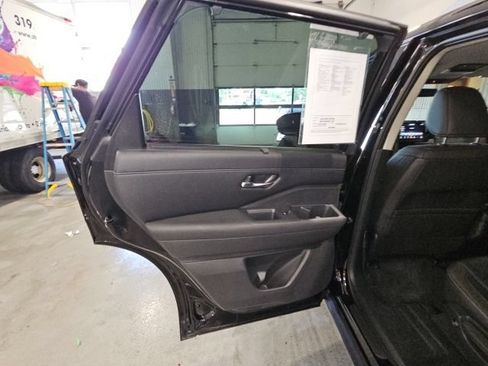 Certified 2025 Nissan Pathfinder SL AWD/4WD image 17