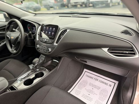 Used 2025 Chevrolet Malibu LT FWD image 12
