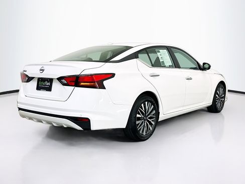 Used 2025 Nissan Altima 2.5 SV FWD image 9