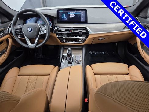 Certified 2023 BMW 530e w/ Premium Package image 22