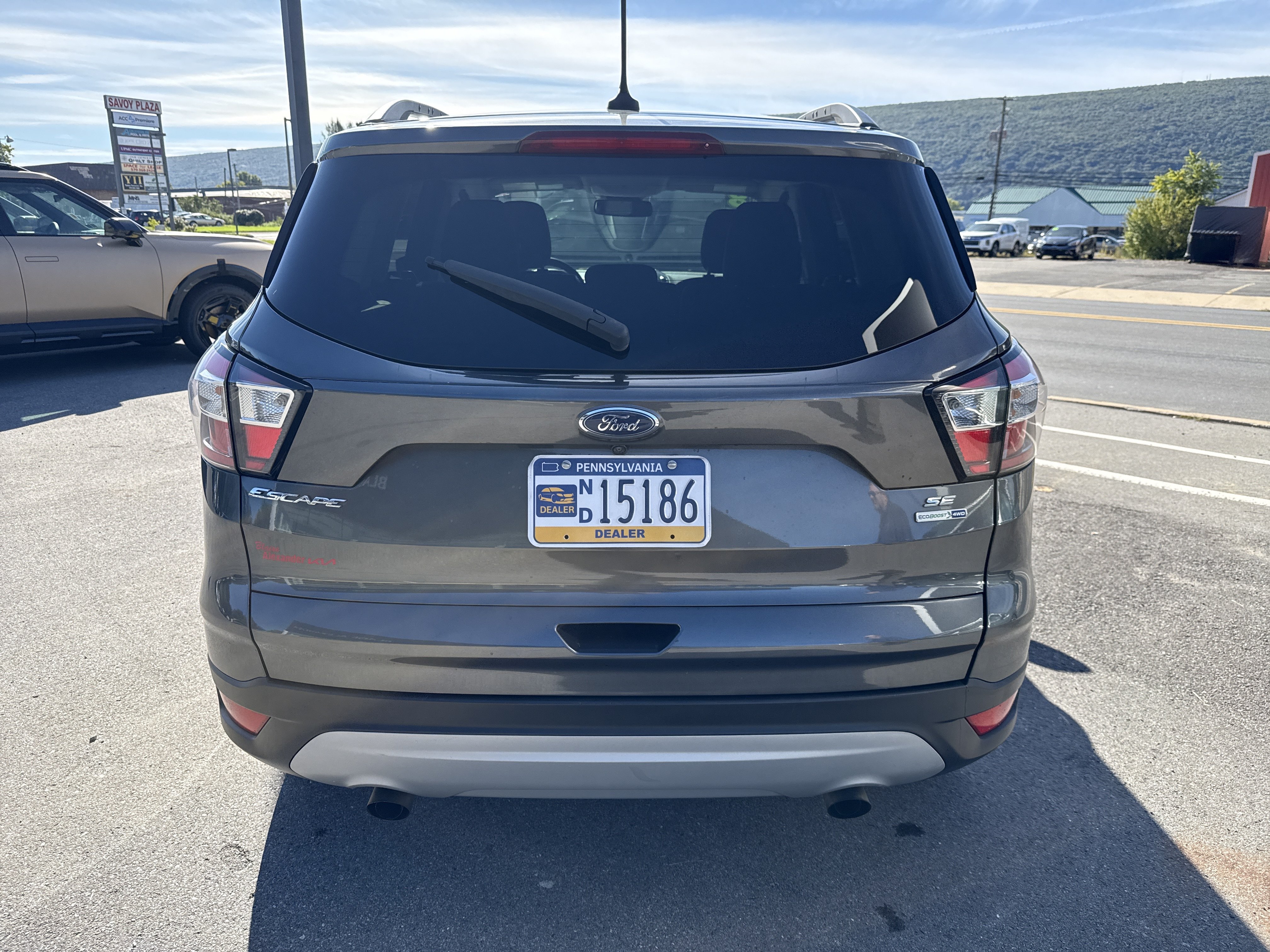 Used 2018 Ford Escape SE w/ Ford Safe & Smart Package AWD/4WD image 4