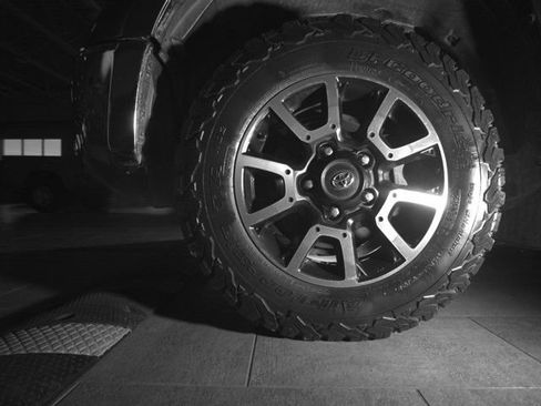 Used 2015 Toyota Tundra SR5 w/ TRD Off Road Package AWD/4WD image 6