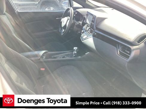 Used 2018 Toyota C-HR XLE image 24