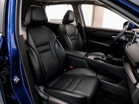 Used 2023 Nissan Rogue SV w/ SV Premium B Package FWD image 29