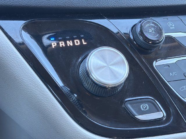 Used 2017 Chrysler Pacifica Touring-L FWD image 17