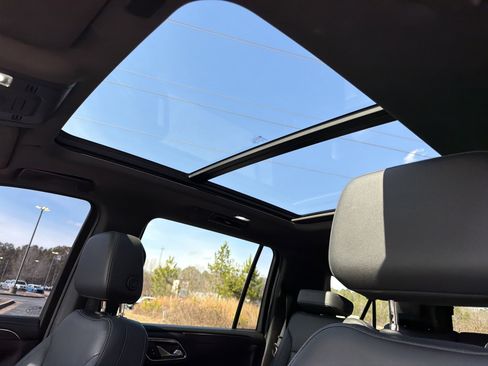 Used 2022 Chevrolet Suburban LT image 32