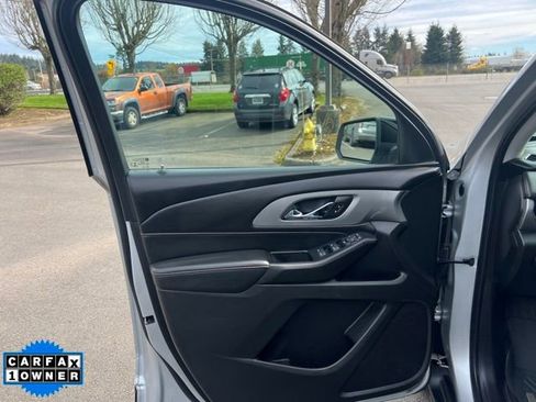 Used 2021 Chevrolet Traverse LS image 16