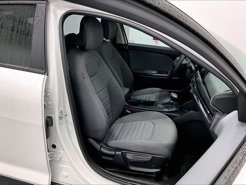 Used 2025 Kia K4 EX image 10