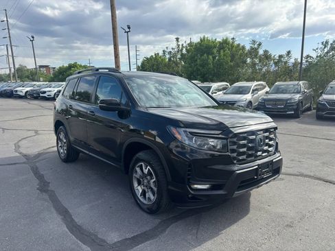 Used 2023 Honda Passport TrailSport image 3