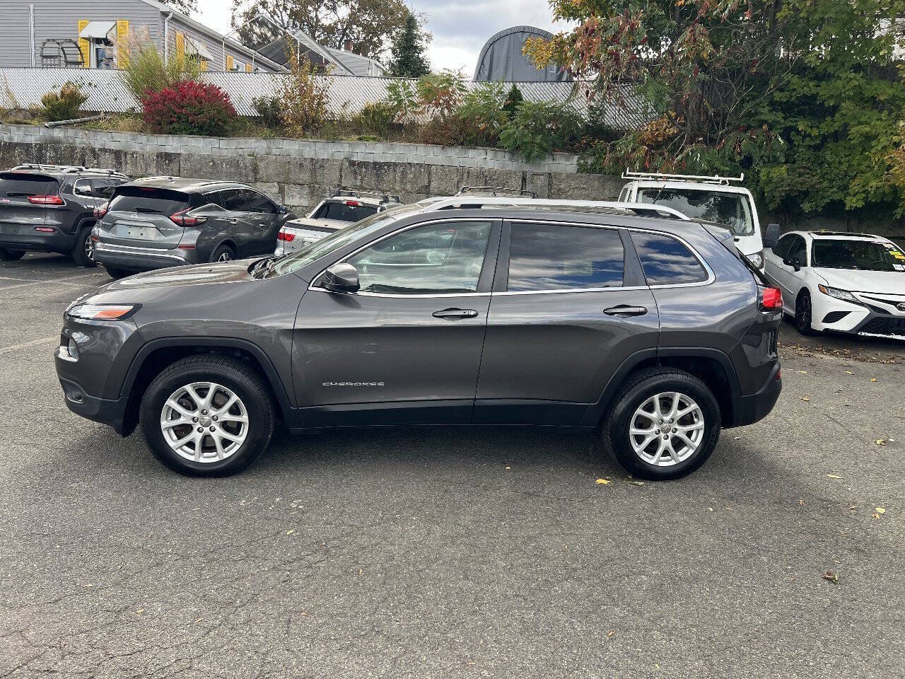 Used 2014 Jeep Cherokee Latitude w/ Comfort/Convenience Group AWD/4WD image 9