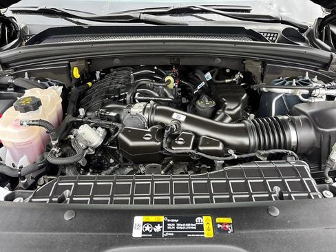 Used 2024 Jeep Grand Cherokee Altitude RWD image 34