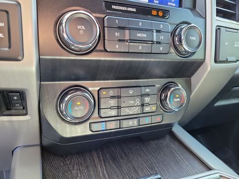 Used 2021 Ford F250 Lariat w/ Lariat Ultimate Package AWD/4WD image 30