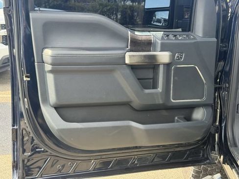 Used 2022 Ford F250 Lariat w/ Black Appearance Package AWD/4WD image 33