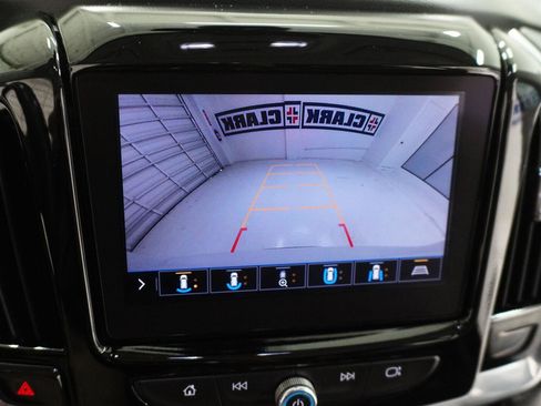 Used 2020 Chevrolet Traverse LT w/ LT Premium Package FWD image 17