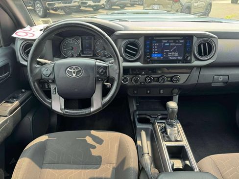 Used 2017 Toyota Tacoma TRD Sport w/ Tow Package (A/T) AWD/4WD image 19