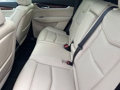 Used 2017 Cadillac XT5 Luxury w/ Driver Awareness Package AWD/4WD image 9