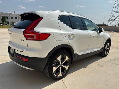 Used 2023 Volvo XC40 B5 Plus w/ Driver Assist Package AWD/4WD image 5
