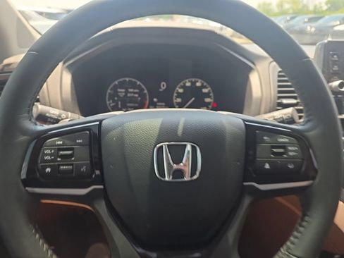 Used 2025 Honda Odyssey Touring image 13