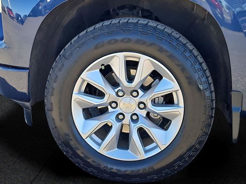 Used 2023 Chevrolet Silverado 1500 Custom image 9