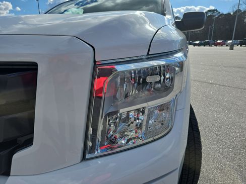 Used 2022 Nissan Titan SV image 30