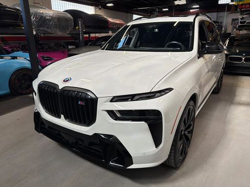 Used 2023 BMW X7 M60i w/ Executive Package image 11