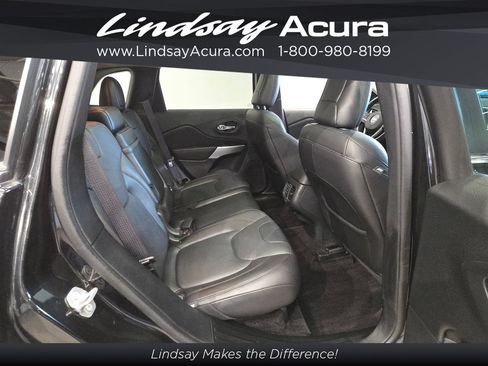 Used 2016 Jeep Cherokee Overland w/ Technology Group AWD/4WD image 10