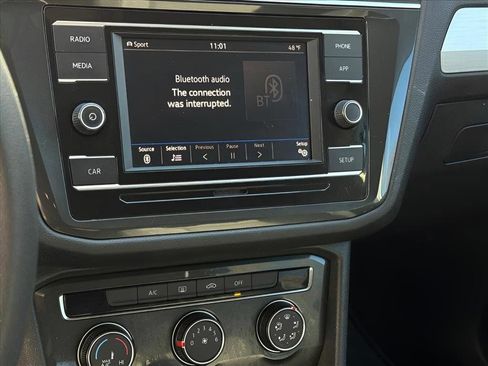 Used 2018 Volkswagen Tiguan S image 23