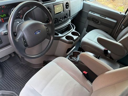 Used 2011 Ford E-350 and Econoline 350 XLT image 10