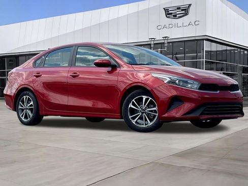 Used 2023 Kia Forte LXS FWD image 2