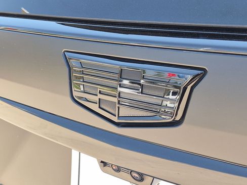 Certified 2025 Cadillac Escalade ESV V AWD/4WD image 13