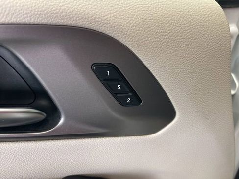 Used 2022 Chrysler Pacifica Touring-L FWD image 18
