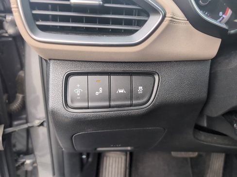 Used 2019 Hyundai Santa Fe SE image 23