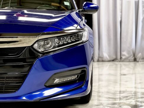 Used 2018 Honda Accord Sport image 3