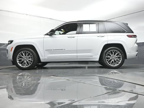 Used 2025 Jeep Grand Cherokee Summit AWD/4WD image 37