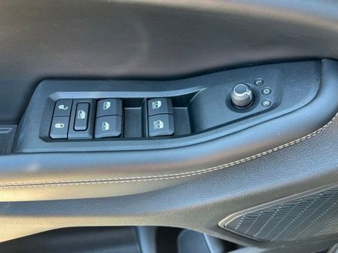 Used 2023 Jeep Grand Cherokee Limited AWD/4WD image 21