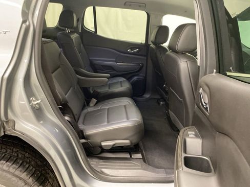 Used 2023 GMC Acadia SLT image 17