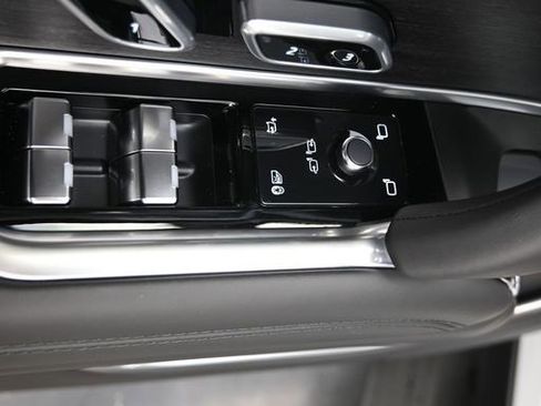 New 2025 Land Rover Range Rover Long Wheelbase SE image 26