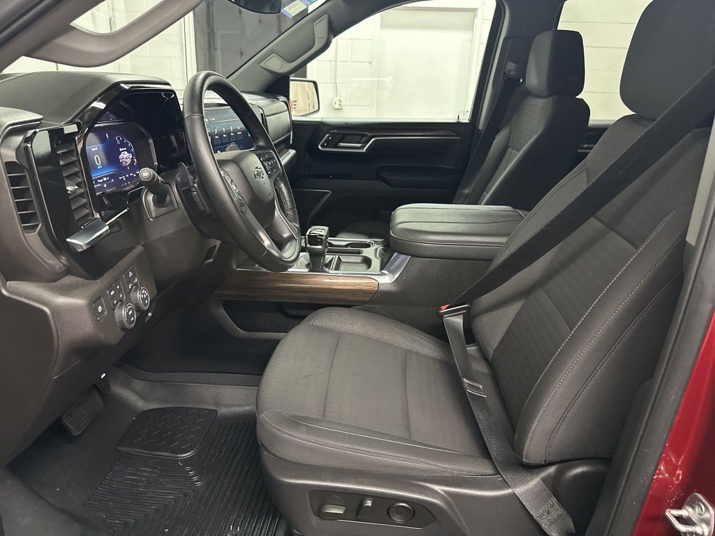 Used 2025 Chevrolet Silverado 1500 RST w/ Z71 Off-Road Package AWD/4WD image 19