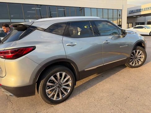 Used 2023 Chevrolet Blazer Premier w/ Enhanced Convenience Package FWD image 14
