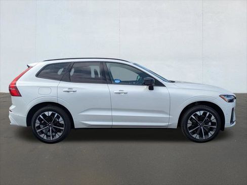 Used 2026 Volvo XC60 B5 Plus w/ Climate Package PRO AWD/4WD image 6