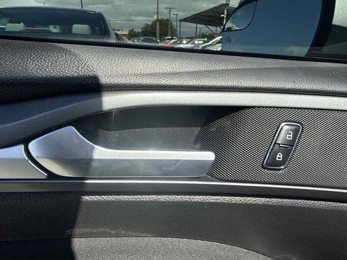 Used 2016 Ford Fusion SE FWD image 8