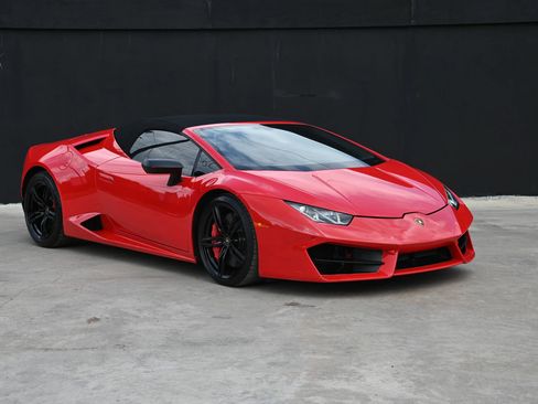 Used 2017 Lamborghini Huracan LP 610-4 AWD/4WD image 2