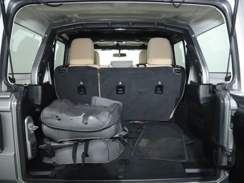 Used 2021 Jeep Wrangler Unlimited Sahara image 34