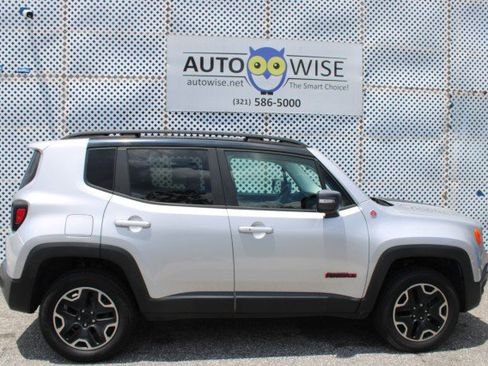 Used 2016 Jeep Renegade Trailhawk w/ Premium Trailhawk Package AWD/4WD image 2