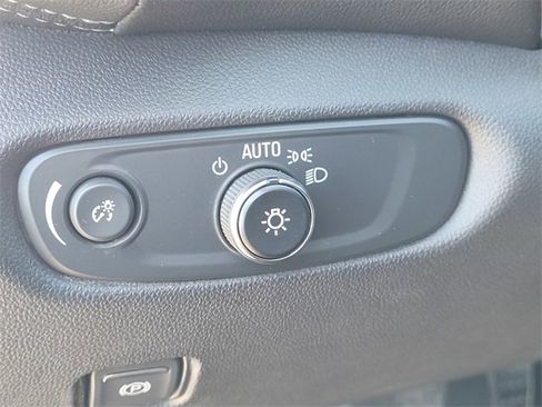 Used 2023 Chevrolet Blazer LT image 12