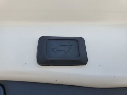 Used 2025 Toyota RAV4 XLE w/ Convenience Package FWD image 10