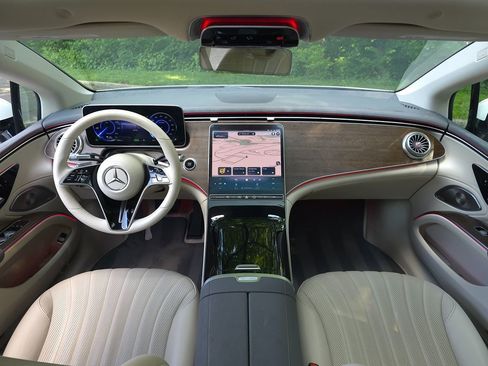 Used 2022 Mercedes-Benz EQS 450+ Sedan image 10