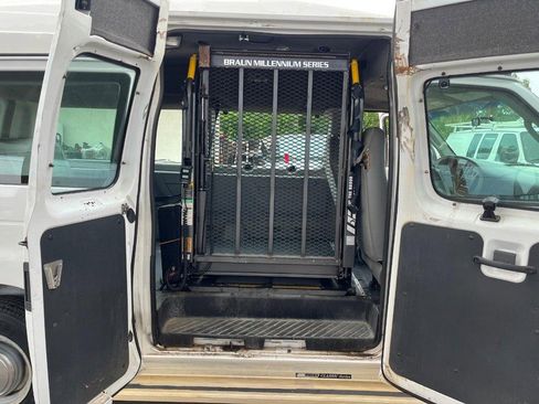 Used 2004 Ford E-350 and Econoline 350 XL image 12