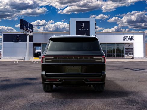 New 2027 Lincoln Navigator Reserve w/ Jet Appearance Package AWD/4WD image 7