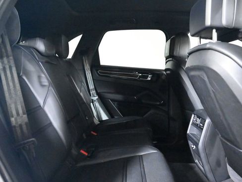 Certified 2023 Porsche Cayenne AWD/4WD image 18
